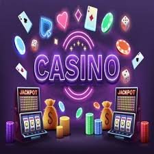 GKK7 ဂိမ်းလော်ဘီ တွင် Slots နှင့် Live Casino ဂိမ်းများကို မိုဘိုင်းဖုန်းဖြင့် ကစားနေသောမြင်ကွင်း